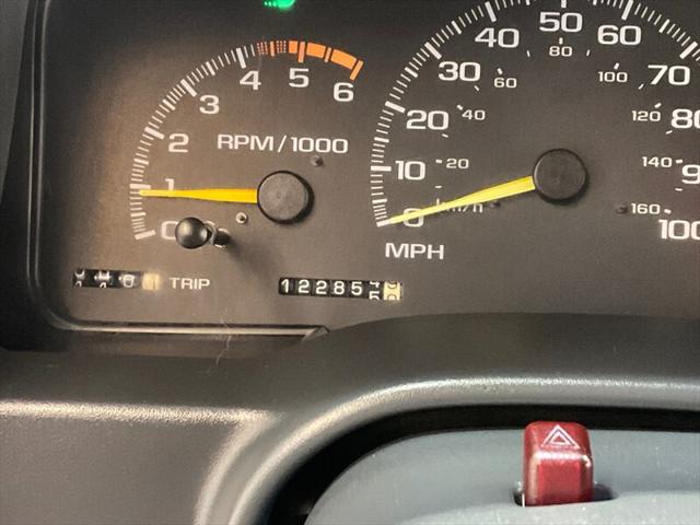 1998 Chevrolet 3500 K3500 Cheyenne 4X4 5-SPEED MANUAL / DUALLY/V8 7.4L