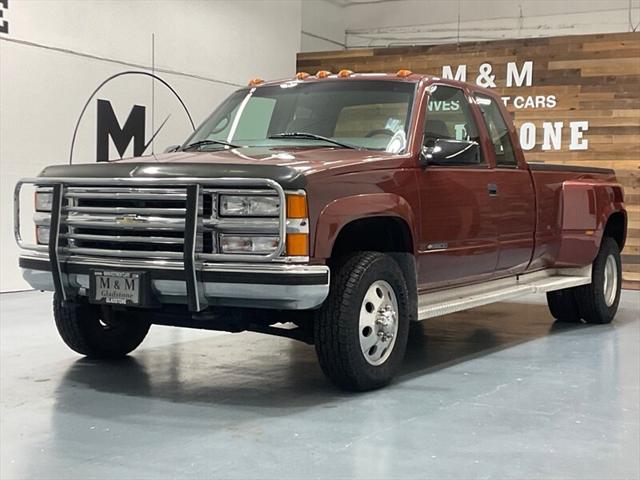 1998 Chevrolet 3500 K3500 Cheyenne 4X4 5-SPEED MANUAL / DUALLY/V8 7.4L