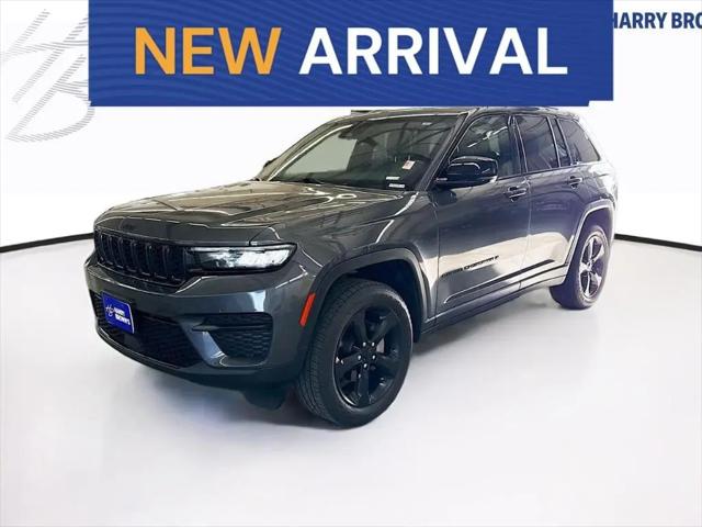 2022 Jeep Grand Cherokee Altitude 4x4 for sale in FARIBAULT, MN