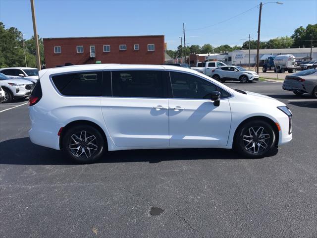 2027 Chrysler Pacifica Limited