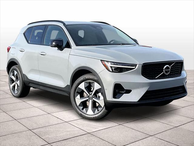 2026 Volvo XC40 Plus, B5 AWD Gas (mild hybrid), Dark