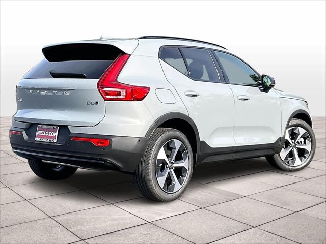 2026 Volvo XC40 Plus, B5 AWD Gas (mild hybrid), Dark