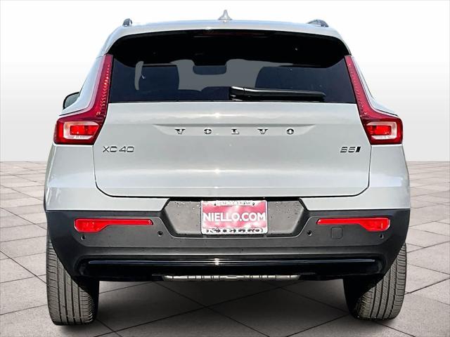 2026 Volvo XC40 Plus, B5 AWD Gas (mild hybrid), Dark