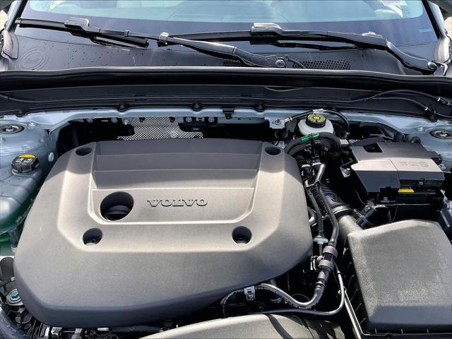 2026 Volvo XC40 Plus, B5 AWD Gas (mild hybrid), Dark