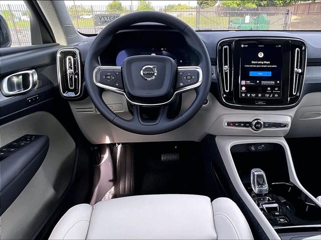 2026 Volvo XC40 Plus, B5 AWD Gas (mild hybrid), Dark