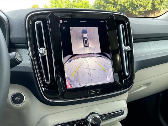 2026 Volvo XC40 Plus, B5 AWD Gas (mild hybrid), Dark