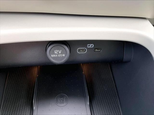 2026 Volvo XC40 Plus, B5 AWD Gas (mild hybrid), Dark