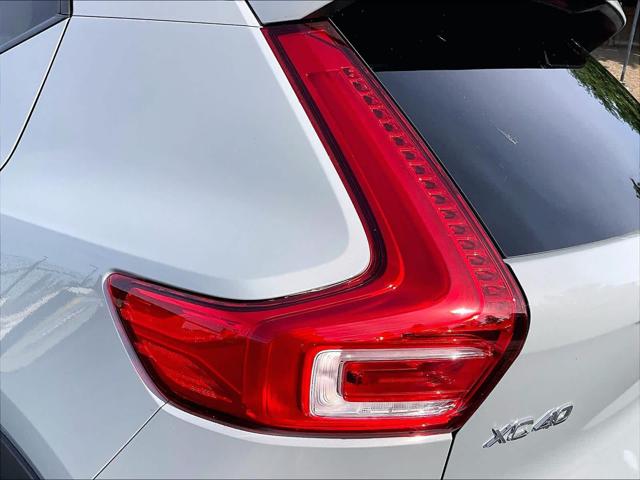 2026 Volvo XC40 Plus, B5 AWD Gas (mild hybrid), Dark