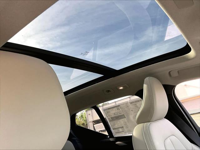 2026 Volvo XC40 Plus, B5 AWD Gas (mild hybrid), Dark