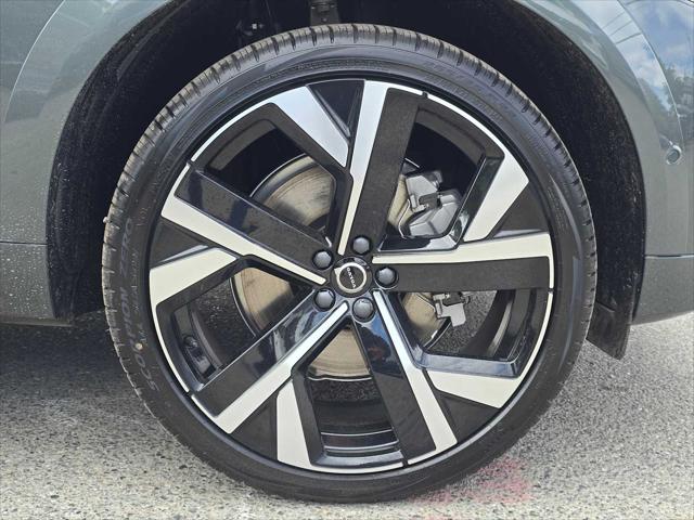2026 Volvo XC60 Plug-In Hybrid Ultra, T8 AWD Electric/Gasoline, Dark