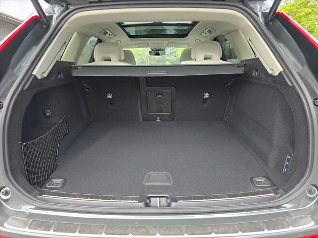 2026 Volvo XC60 Plug-In Hybrid Ultra, T8 AWD Electric/Gasoline, Dark