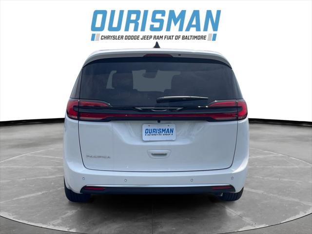 2027 Chrysler Pacifica Select