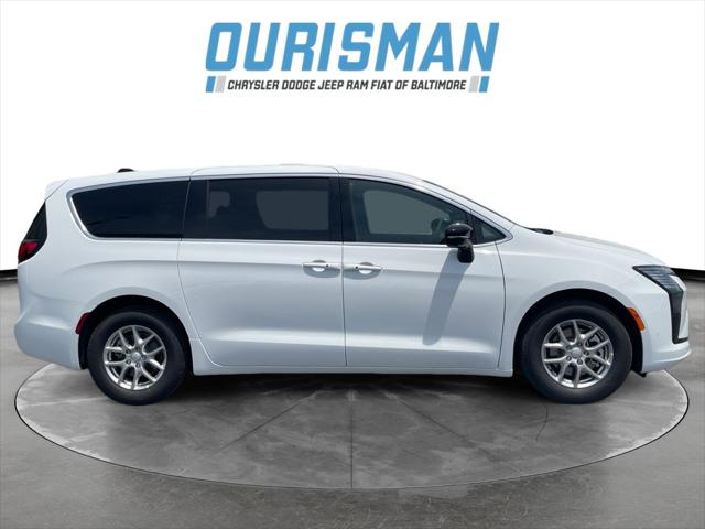 2027 Chrysler Pacifica Select