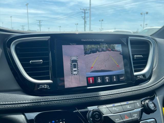 2027 Chrysler Pacifica Select