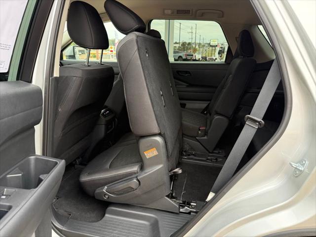 2025 Nissan Pathfinder SV FWD