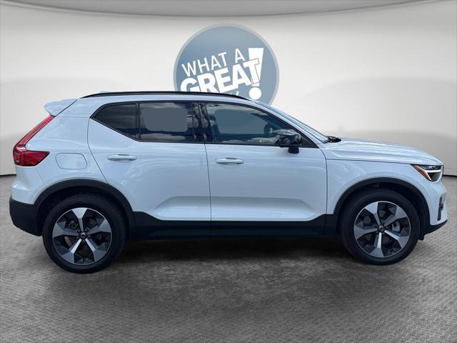 2023 Volvo XC40 B5 Plus Dark Theme