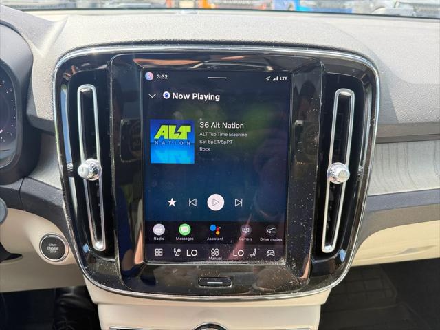 2023 Volvo XC40 B5 Plus Dark Theme