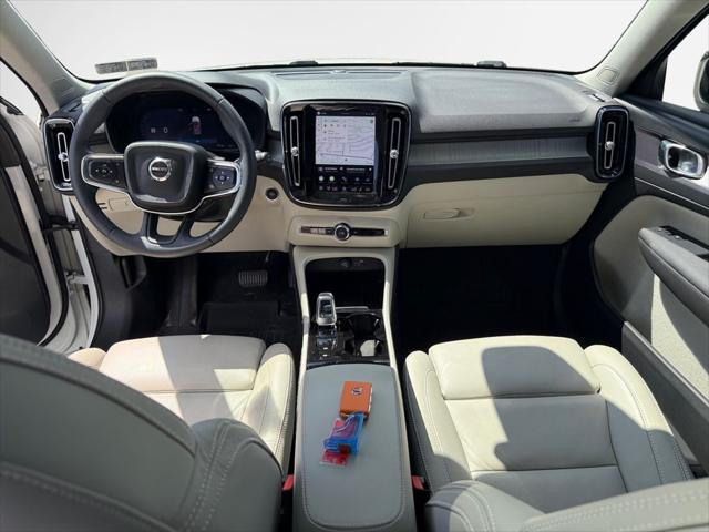 2023 Volvo XC40 B5 Plus Dark Theme