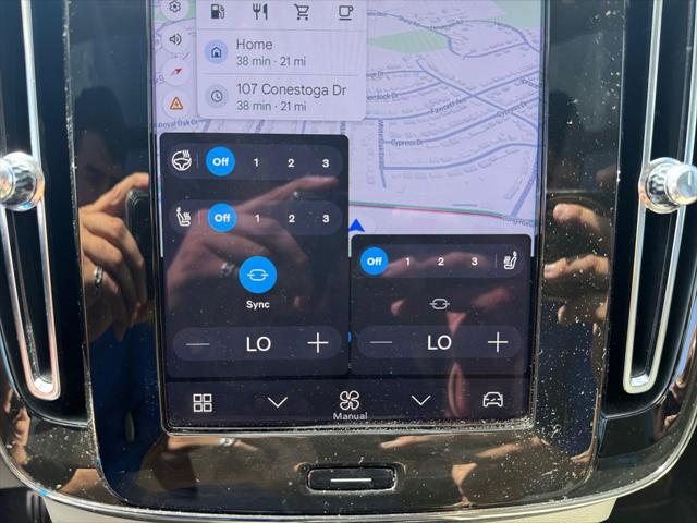 2023 Volvo XC40 B5 Plus Dark Theme