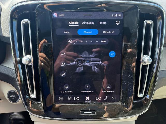 2023 Volvo XC40 B5 Plus Dark Theme