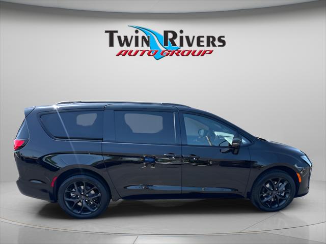2027 Chrysler Pacifica Limited AWD