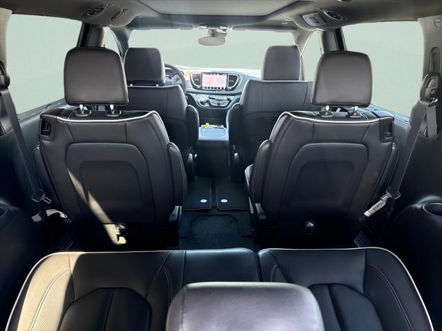 2027 Chrysler Pacifica Limited AWD