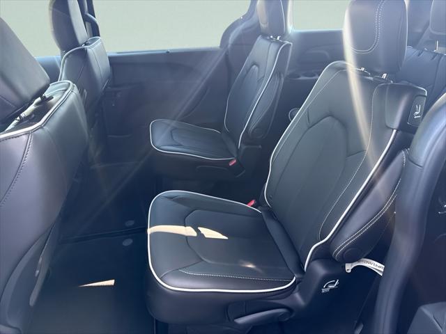 2027 Chrysler Pacifica Limited AWD
