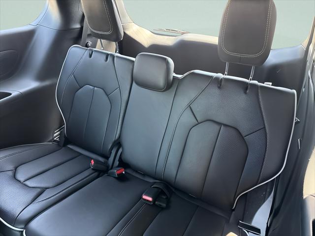 2027 Chrysler Pacifica Limited AWD