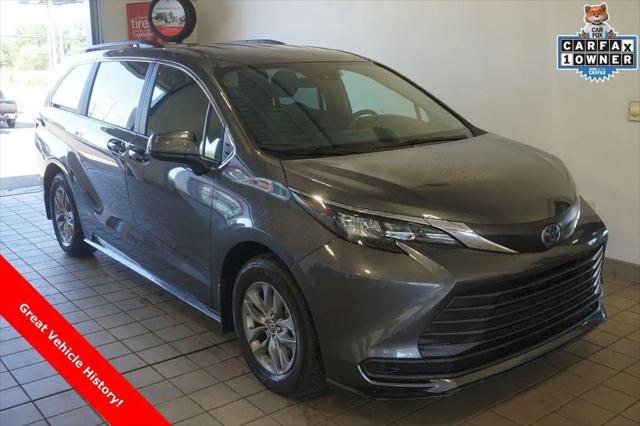 2025 Toyota Sienna LE for sale in Battle Creek, MI