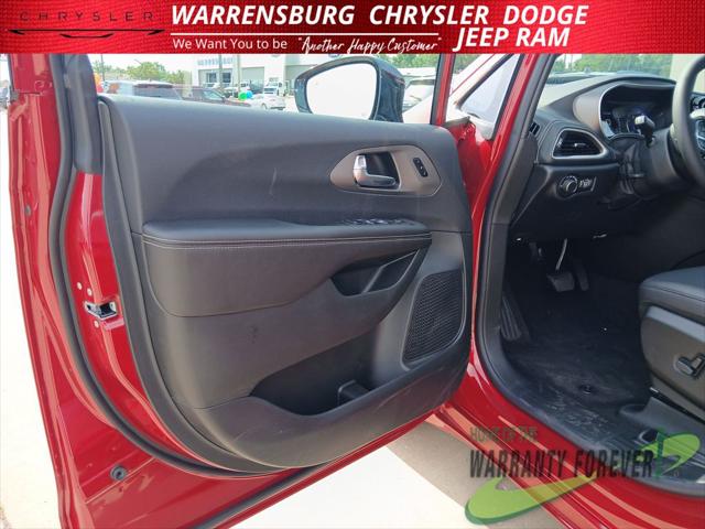 2027 Chrysler Pacifica Select