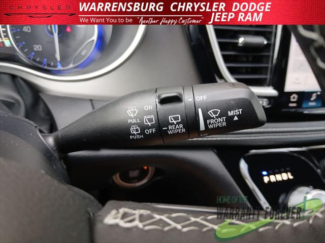 2027 Chrysler Pacifica Select