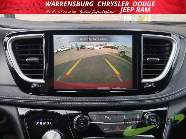2027 Chrysler Pacifica Select