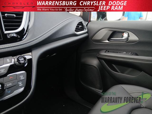 2027 Chrysler Pacifica Select
