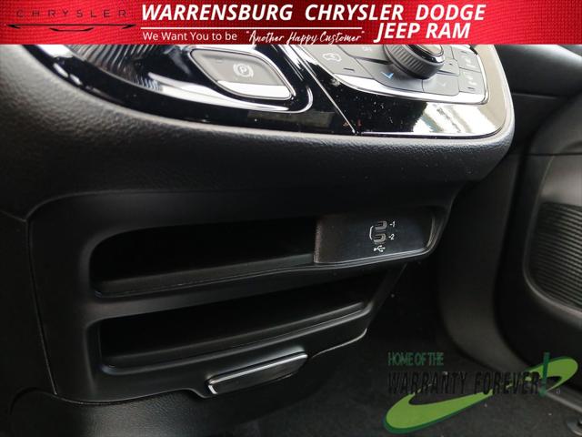 2027 Chrysler Pacifica Select