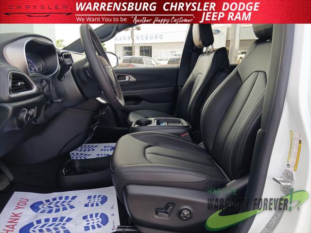 2027 Chrysler Pacifica Select