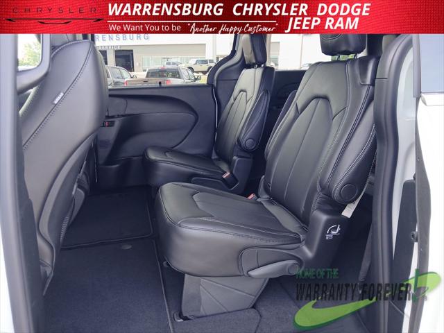 2027 Chrysler Pacifica Select