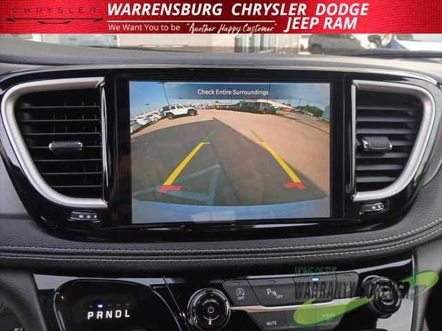 2027 Chrysler Pacifica Select