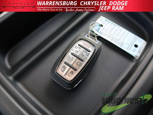 2027 Chrysler Pacifica Select