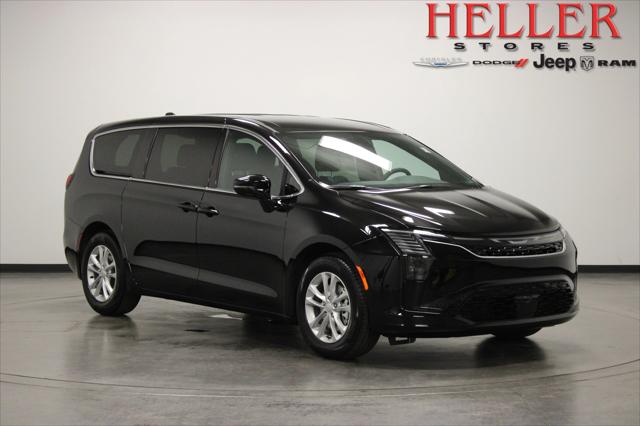 2027 Chrysler Pacifica Select for sale in Pontiac, IL