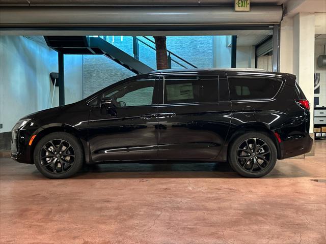 2027 Chrysler Pacifica PACIFICA LIMITED AWD 2027 Chrysler Pacifica PACIFICA LIMITED AWD