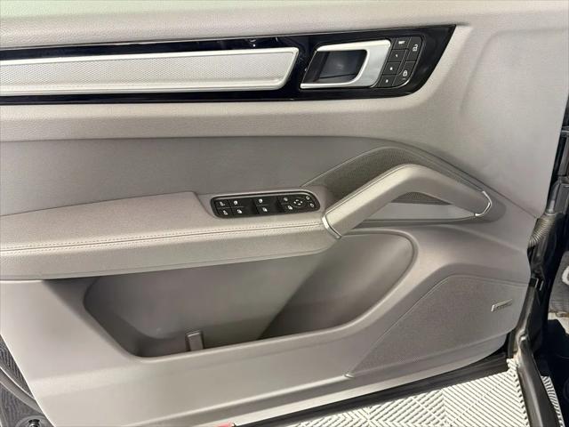 2023 Porsche Cayenne Platinum Edition