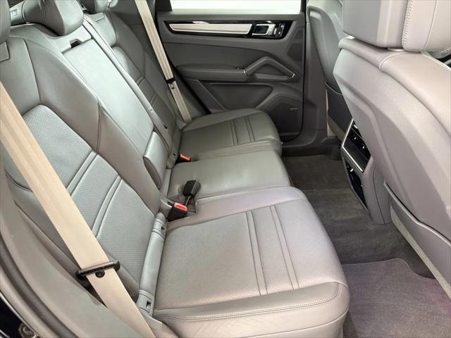 2023 Porsche Cayenne Platinum Edition