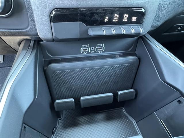 2026 Ram 1500 Express Crew Cab 4x4 57 Box