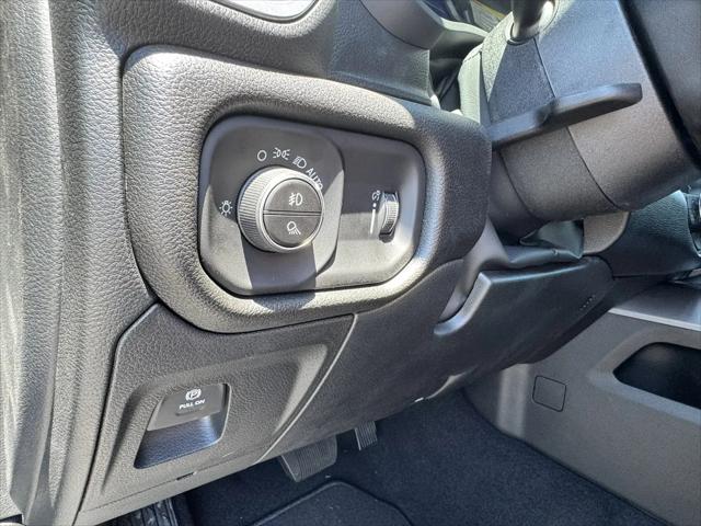 2026 Ram 1500 Express Crew Cab 4x4 57 Box