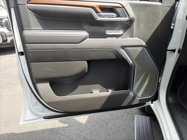 2023 GMC Sierra 1500 4WD Crew Cab Short Box Denali