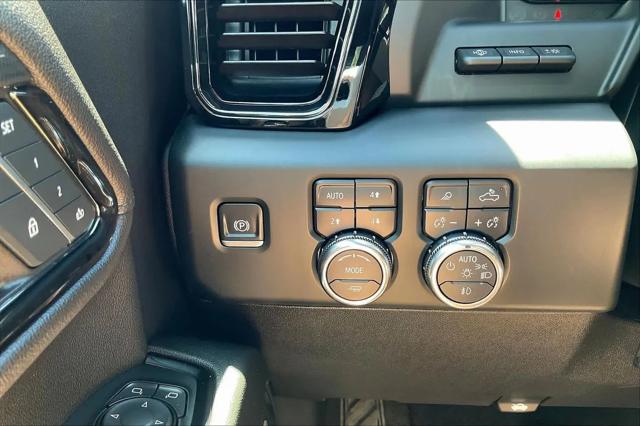 2024 GMC Sierra 2500HD 4WD Crew Cab Standard Bed AT4