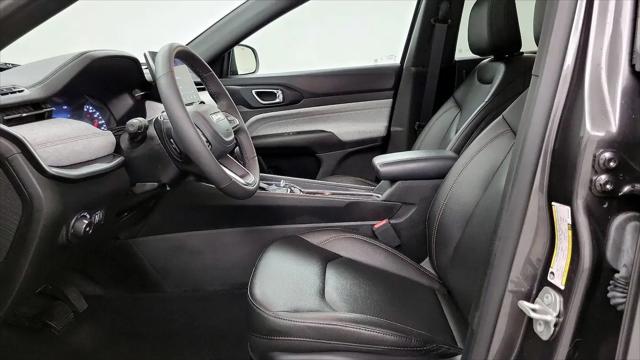 2024 Jeep Compass Latitude Lux FWD