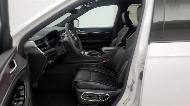 2023 Jeep Grand Cherokee Overland 4x2