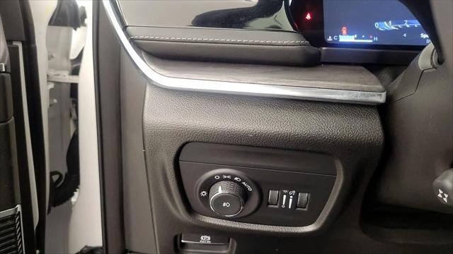 2023 Jeep Grand Cherokee Overland 4x2