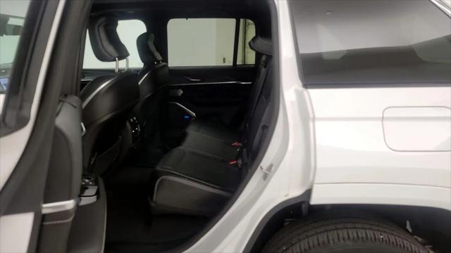 2023 Jeep Grand Cherokee Overland 4x2